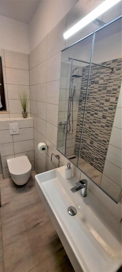 Apartments Martina นยีวีเซ ภายนอก รูปภาพ