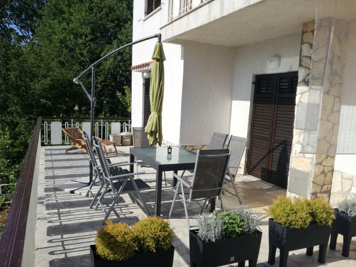 Apartments Martina นยีวีเซ ภายนอก รูปภาพ