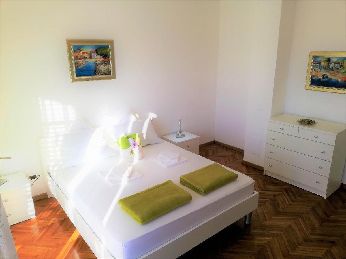 Apartments Martina นยีวีเซ ภายนอก รูปภาพ